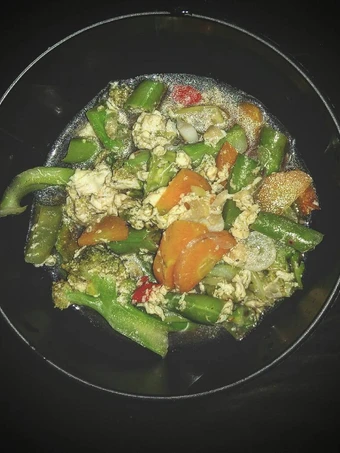 Langkah Mudah untuk Membuat Resep Sop tumis telur yang Lezat Anti Ribet, Uenak Banget