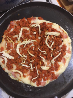 Una foto de Pizza con harina de arroz en sartén 🍳