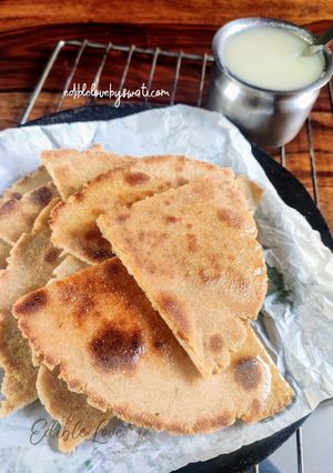 A picture of Meethi roti Gur wali Roti.