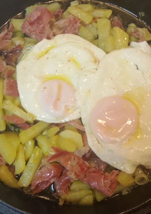 Foto principal de Revuelto de Patatas huevo y jamón