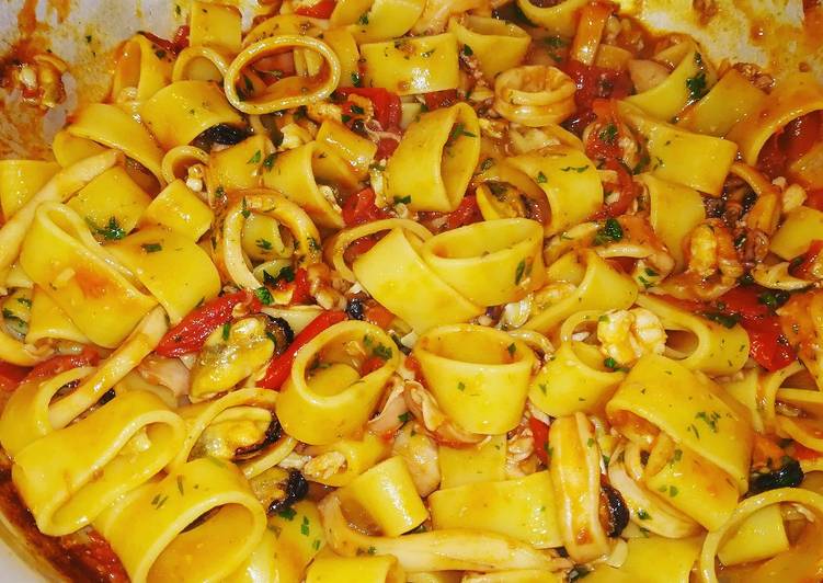 Il mare nel piatto 🌊 - Calamarata con frutti di mare