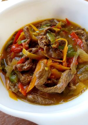 A picture of Shredded beef soup.
