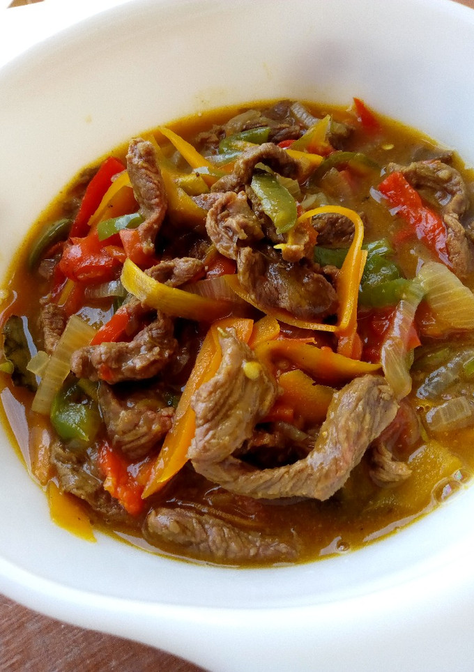 A picture of Shredded beef soup.