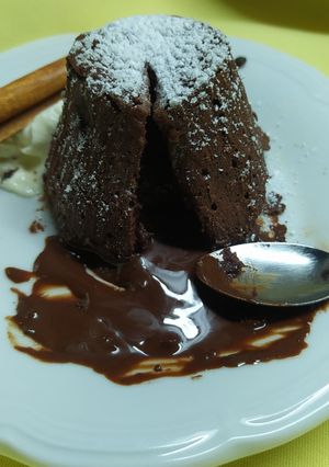 Una foto de Volcán De Chocolate Y Canela