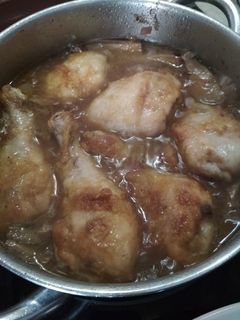 Una foto de Pollo guisado con setas y aroma de Pedro Jiménez