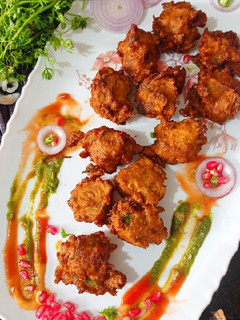 क्रिस्पी कॉर्न अनियन पकोड़ा(crispy sweet corn Onion pakoda recipe in hindi) रेसिपी मुख्य फोटो