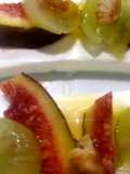 Desayuno Saludable con Queso de Cabra, Higos y Uvas