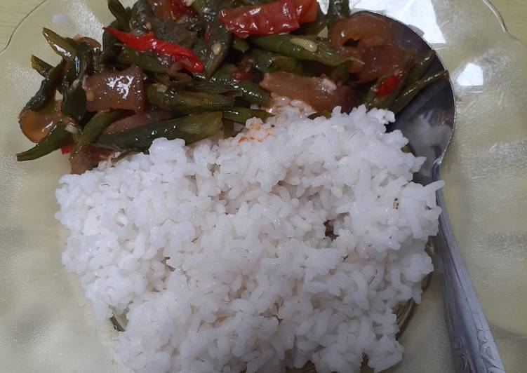 Tumis kikil cabe ijo