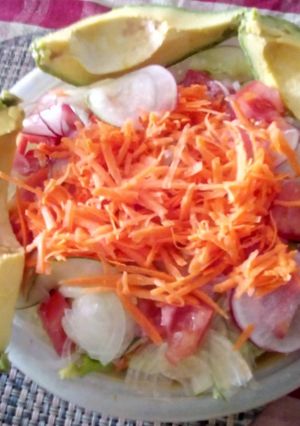 Una foto de Ensalada para acompañar Pescado