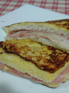 Una foto de Sándwich Monte Cristo