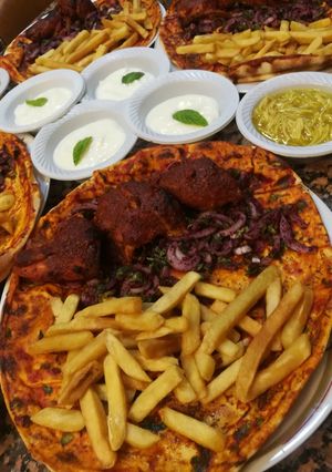 صورة لوصفة دجاج محمر ومدخن وخبز متبل