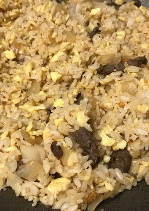 牛肉干貝洋蔥蛋炒飯 的食譜成品照片