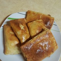 A picture of Chicken Pies.