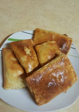 A picture of Chicken Pies.