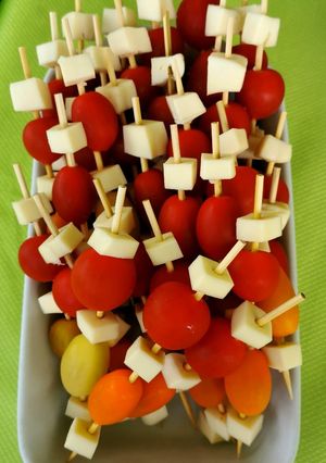 Une photo de 🍅 Brochettes tomates mozzarella!! 🍅