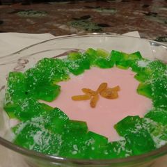 A picture of Strawberry Custard 🍮 🍓.