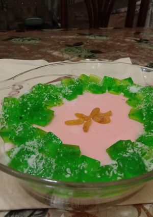 A picture of Strawberry Custard 🍮 🍓.