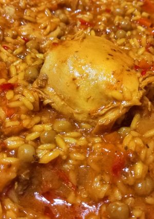 Una foto de Guiso de Arroz con Pollo Azafranado