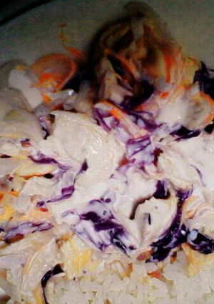 Una foto de Ensalada de pollo y verduras