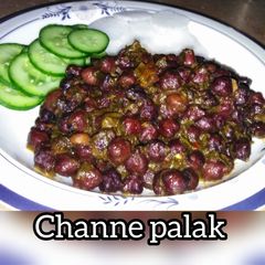 Channe palak (spinach with black gram) A picture of Channe palak (spinach with black gram).
