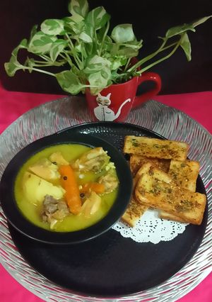 A picture of Protein Rich Healthy Chicken Stew With Garlic Bread.