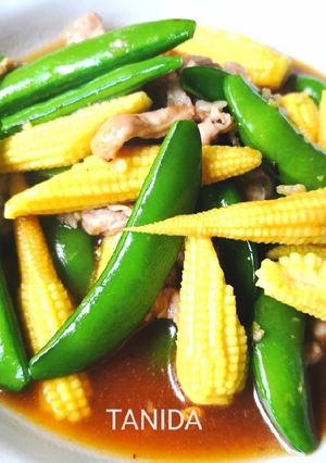 รูปของ ผัดถั่วหวานและข้าวโพดอ่อนกับหมูสันใน สูตรน้ำมันน้อย