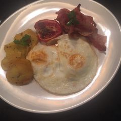 A picture of English breakfast.