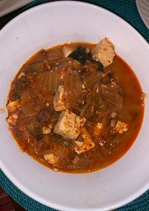 A picture of Kim chi jigae.