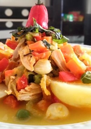 Una foto de Guiso de pollo con verduras 👍🇵🇪