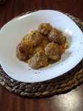 Albóndigas en salsa de puerros y zanahoria