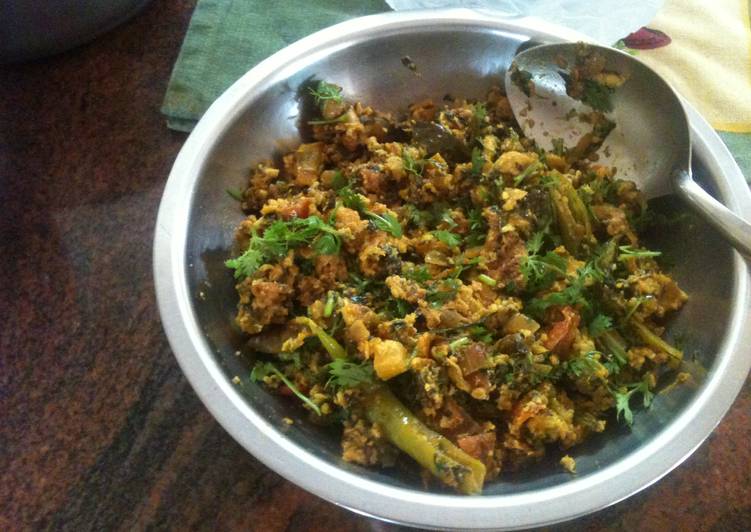 Egg curry with Fenugreek leaves and tomatoes