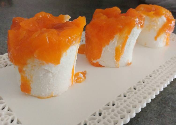 Crema al mascarpone, ricotta e yogurt con albicocche