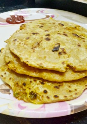 बंद गोभी के पराठे (band Gobhi ke parathe recipe in Hindi) रेसिपी मुख्य फोटो