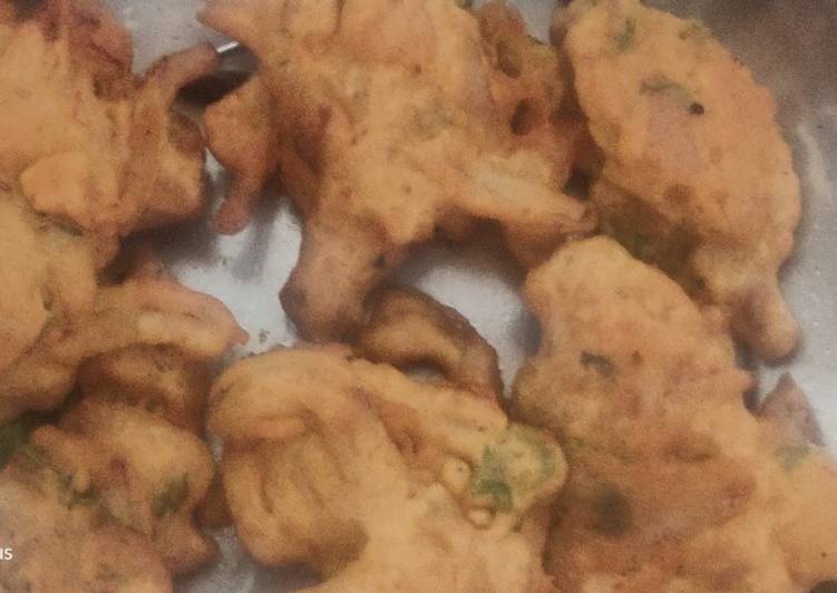 Recipe of Yummy Pyaz ke pakode