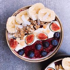 A picture of Smoothie Bowl with Bananas and Blueberries.