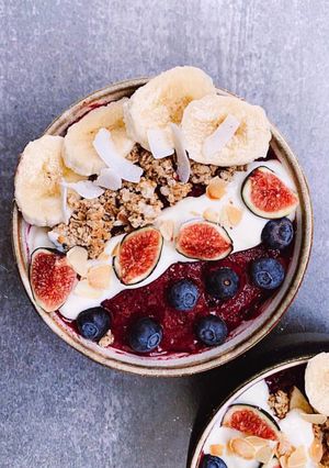 A picture of Smoothie Bowl with Bananas and Blueberries.