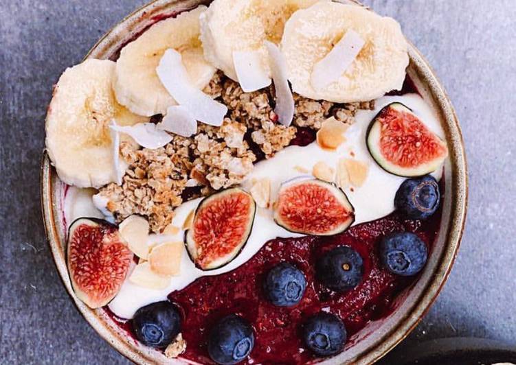 Steps to Prepare Favorite Smoothie Bowl with Bananas and Blueberries