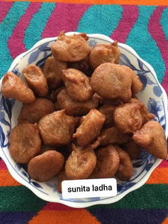 मीठे गुलगुले (meethe gulgule recipe in hindi) रेसिपी मुख्य फोटो