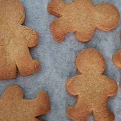Gingerbread people A picture of Gingerbread people.