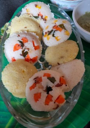 झटपट इडली (idli recipe in marathi) रेसिपी चे मुख्य फोटो 