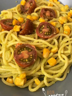 Una foto de Spaghettis con salsa de aguacate