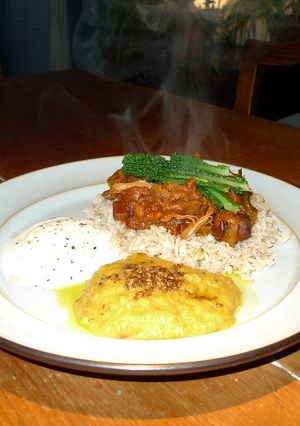 A picture of Chicken, baked vegetables, mushrooms and lemon curry.
