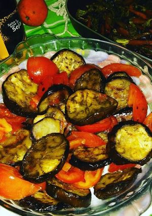 Una foto de Ensalada de berenjenas y tomates