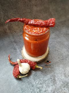 शेजवान चटणी (schezwan chutney recipe in marathi) रेसिपी चे मुख्य फोटो
