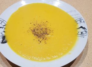 Una foto de Crema de calabaza bubango y zanahoria en Thermomix