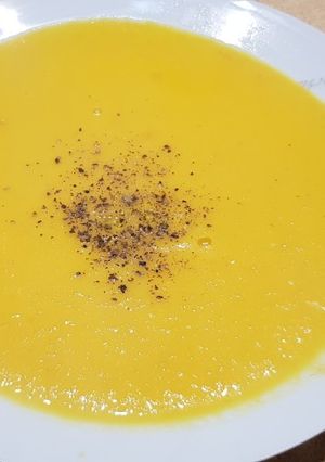 Una foto de Crema de calabaza bubango y zanahoria en Thermomix