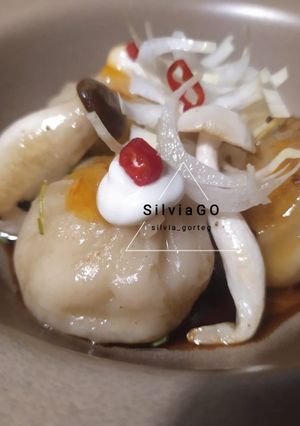 Una foto de Dim sum bao de carne