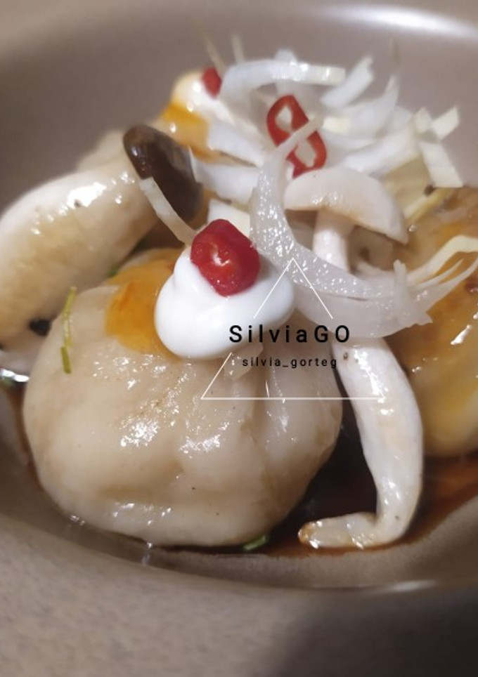 Una foto de Dim sum bao de carne