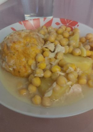 Una foto de Cocido de garbanzos con pella