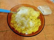 Una foto de cocinar con pata y muslo de gallina